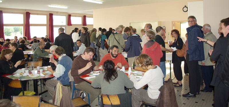 Repas benevoles CEF2007_02.jpg - Repas des bénévoles à la cantine scolaire